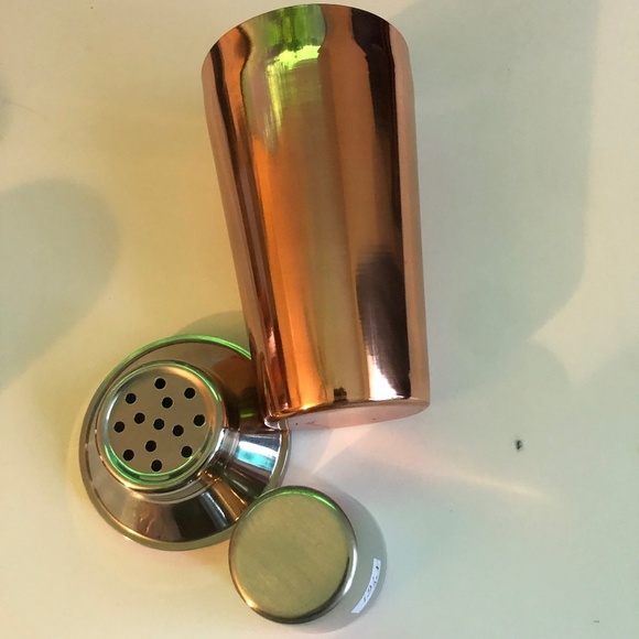 Copper cocktail shaker and two copper cups to shake your drinks up, - Picture 8 of 12